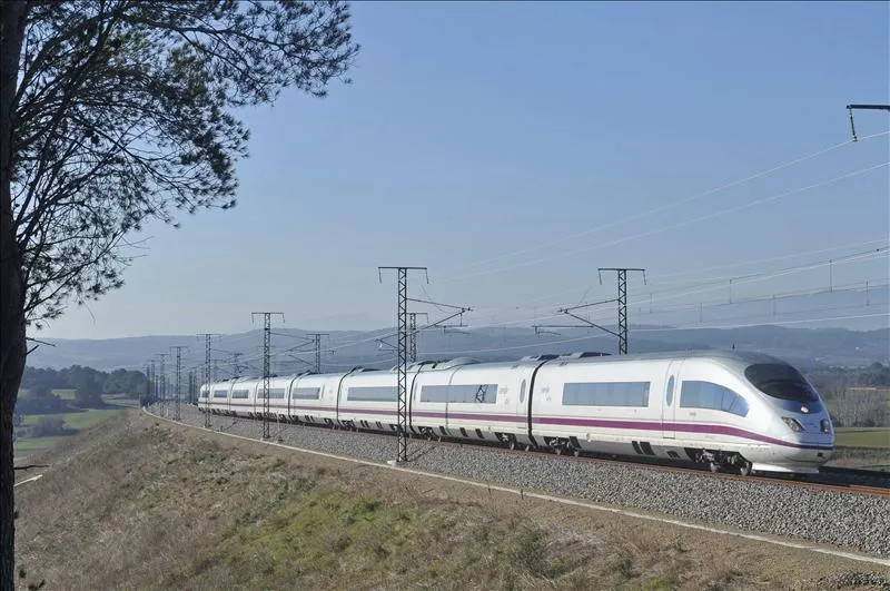  Inauguran tren bala entre España y Francia   