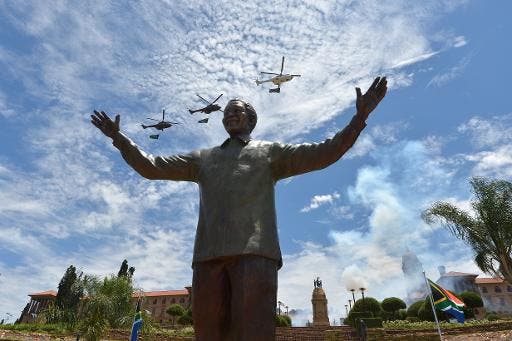 Presentan estatua más grande de Nelson Mandela; costó US$800 mil