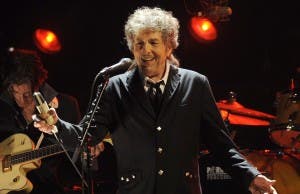 Bob Dylan recoge el Nobel de Literatura con casi cuatro meses de retraso