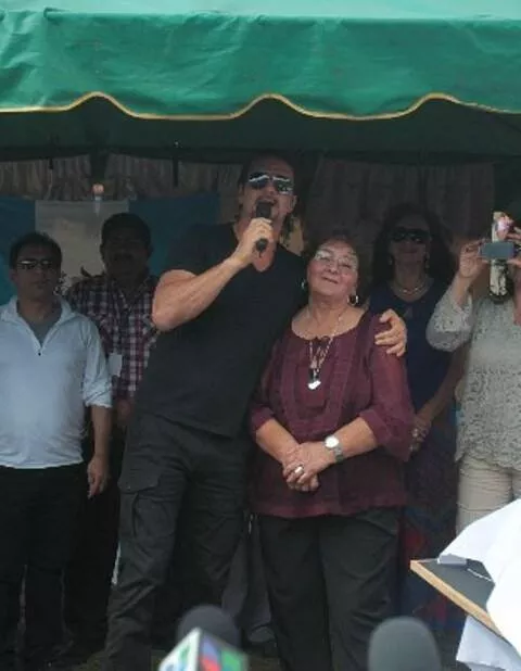 Muere madre de Ricardo Arjona