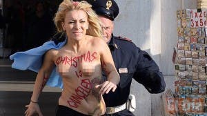 Las femen se desnudan en Madrid contra la nueva ley del aborto