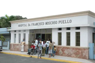 Médicos y enfermeras del hospital Moscoso Puello denuncian en ese centro no hay condiciones para trabajar; director explica