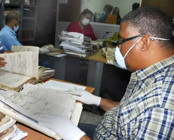 JCE VERIFICAN LIBROS ACTA NACIMIENTOS