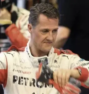 Médicos tratan de sacar a Schumacher de coma