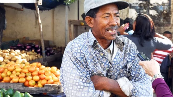 Vendedores se resisten a desalojo