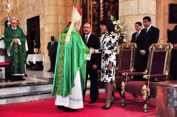 La pareja presidencial asistió a la misa oficiada por el cardenal López Rodríguez.