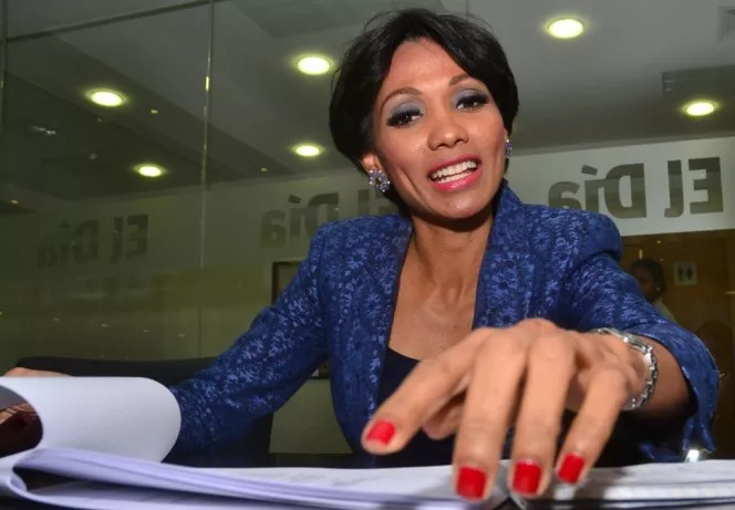 Periodista denuncia desaparece querella