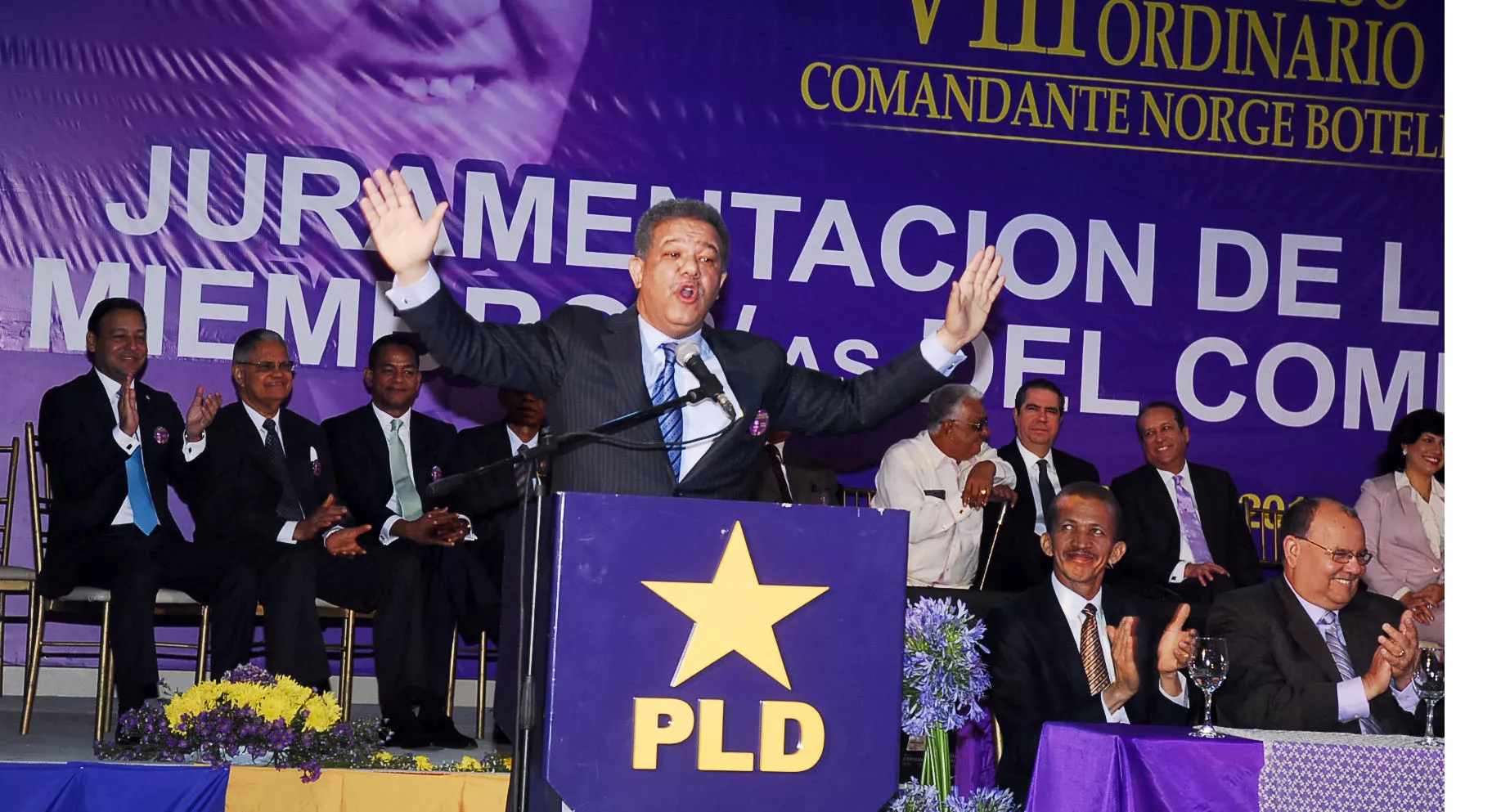 Leonel Fernández durante su discurso en el hotel Domincan Fiesta, en el acto de juramentación de los nuevos miembros del Comité Central del PLD. Foto: José de León. Leonel Fernández durante su discurso en el hotel Domincan Fiesta, en el acto de juramentación de los nuevos miembros del Comité Central del PLD. Foto: José de León.