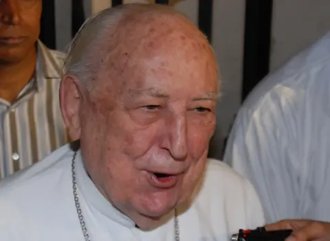 Papa envía condolencia por muerte de monseñor Arnáiz