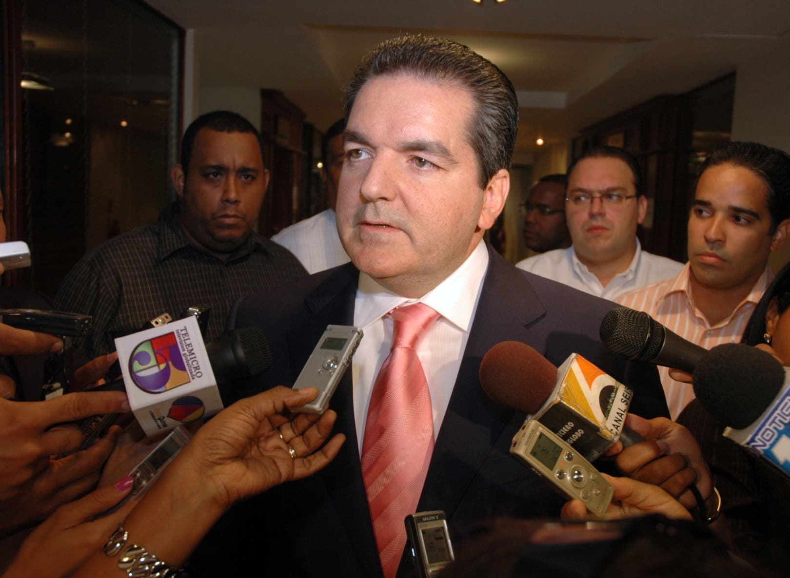 Neney Cabrera afirma que aspira dirigir la LMD basado en el consenso político