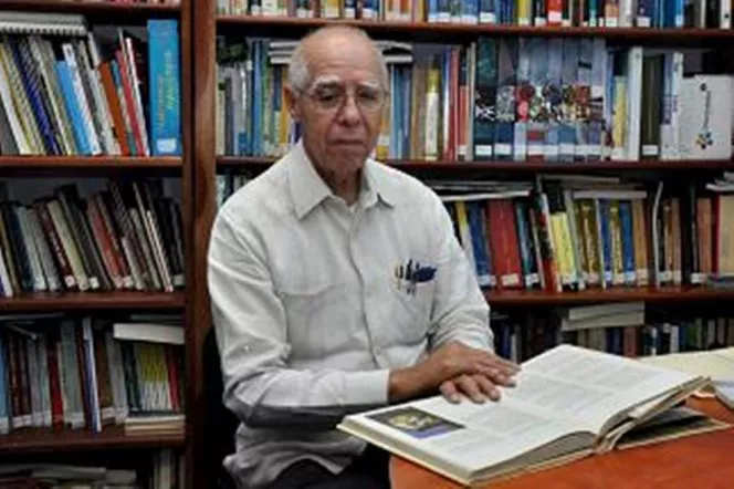 Héctor Pérez Montás.