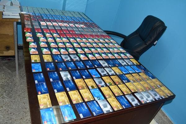 Policía desmantela laboratorio de falsificación de cheques y clonación de tarjetas