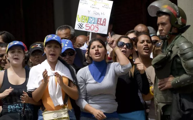 Manifestantes siguen protestas calles de Caracas