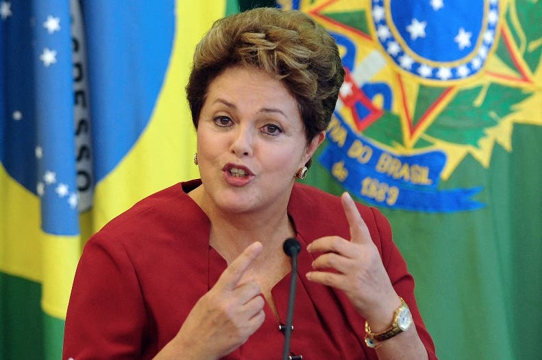 Hinchada brasileña insulta a Rousseff antes del partido inaugural