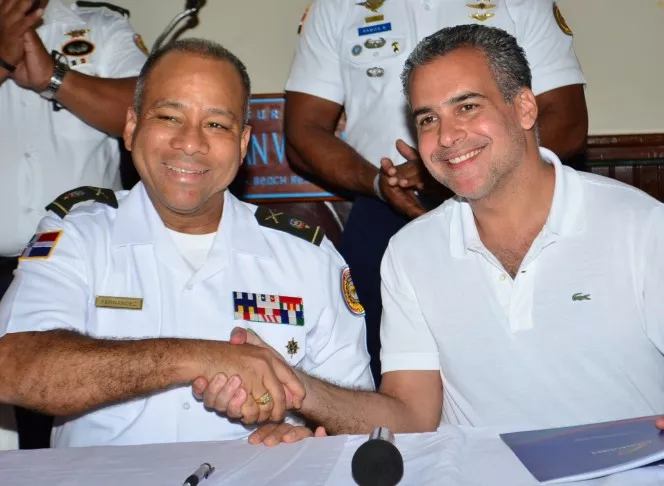 Firma de convenio entre ASONAHORES Y CESTUR