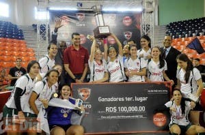 Colegio Ashton gana campeonato Intercolegial Futsal Femenino Claro 2014