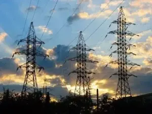 Aseguran distribuidoras compraron energía eléctrica más barata del precio que vendieron al usuario