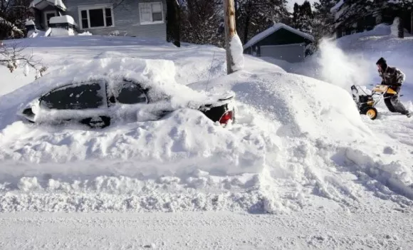 Ascienden a siete los muertos por tormenta de nieve en New York