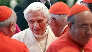 Papa emérito Benedicto niega haber sido forzado a renunciar