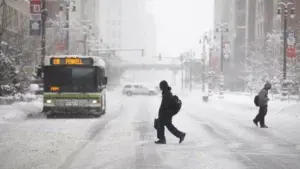 Nueva York tirita de frío por tormenta que afecta a otras zonas de EE.UU.