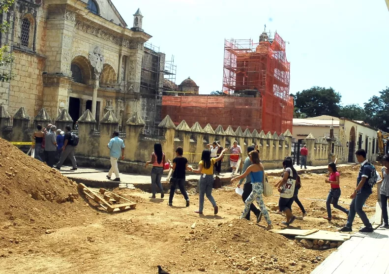 Reparación vías Zona Colonial preocupa comercio