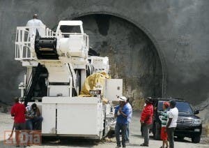 Diandino supervisa área  túnel línea II