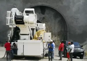 Diandino supervisa área  túnel línea II