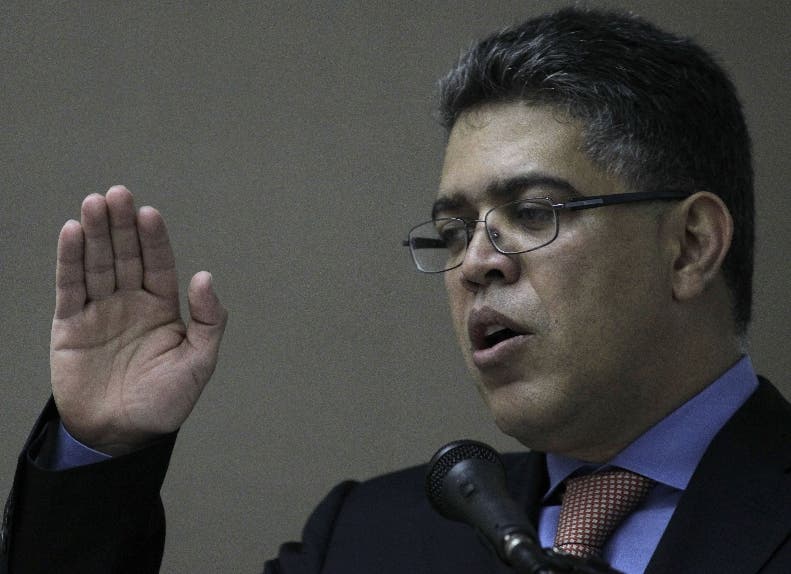 Partido gobernante de Venezuela convoca a marcha el mismo día que oposición