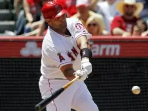 Albert Pujols luce con su “swing” y logra nuevas marcas individuales