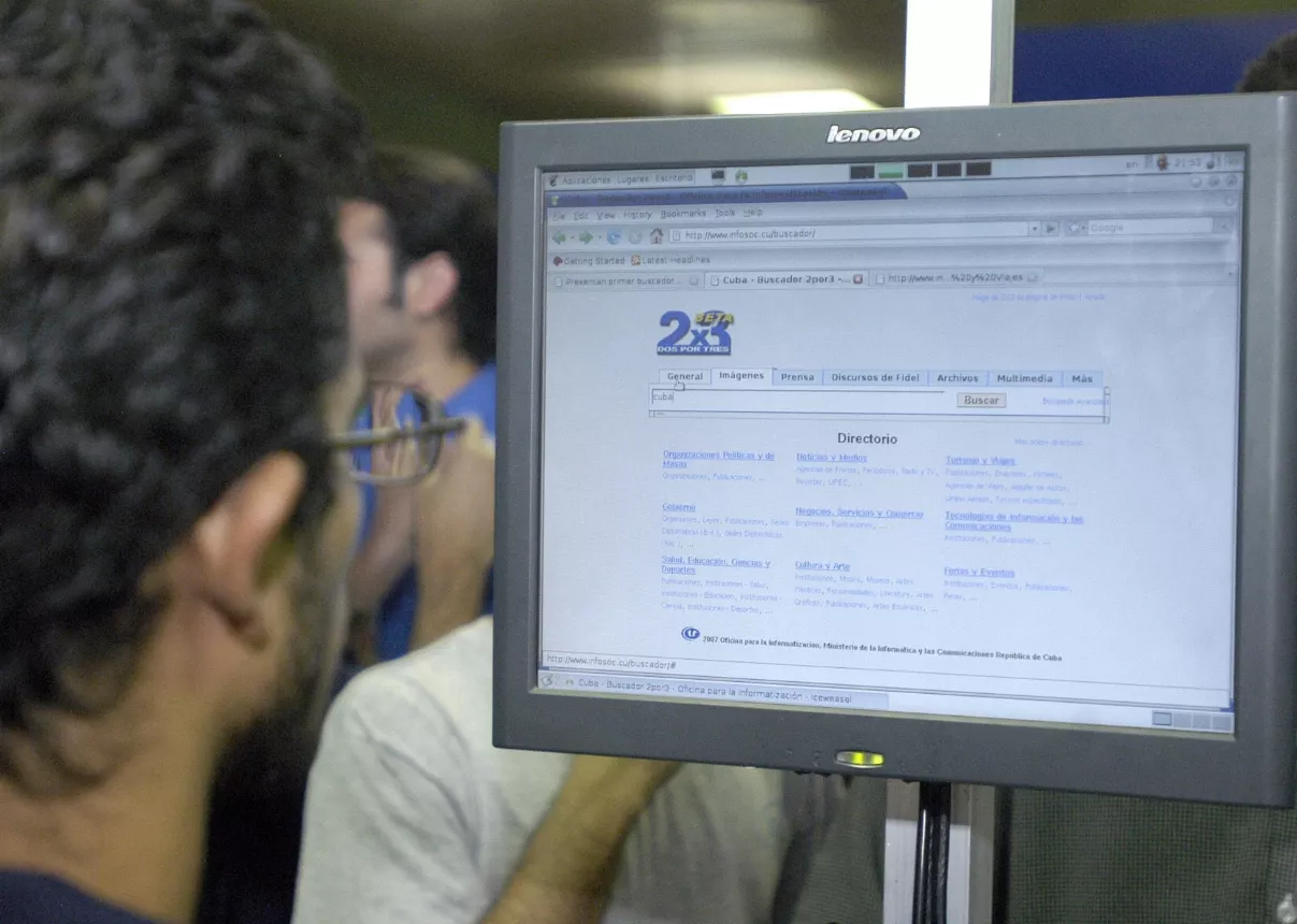 Dispositivos, redes e internet serían prohibidos en trabajo