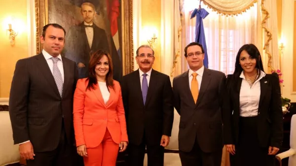 Jóvenes empresarios visitan al Presidente Medina en el Palacio