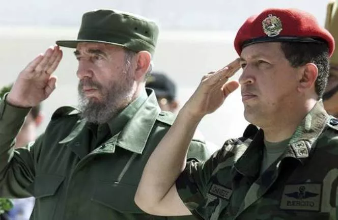 Fidel Castro divulga conversación sostuvo con Chávez tras golpe de 2002