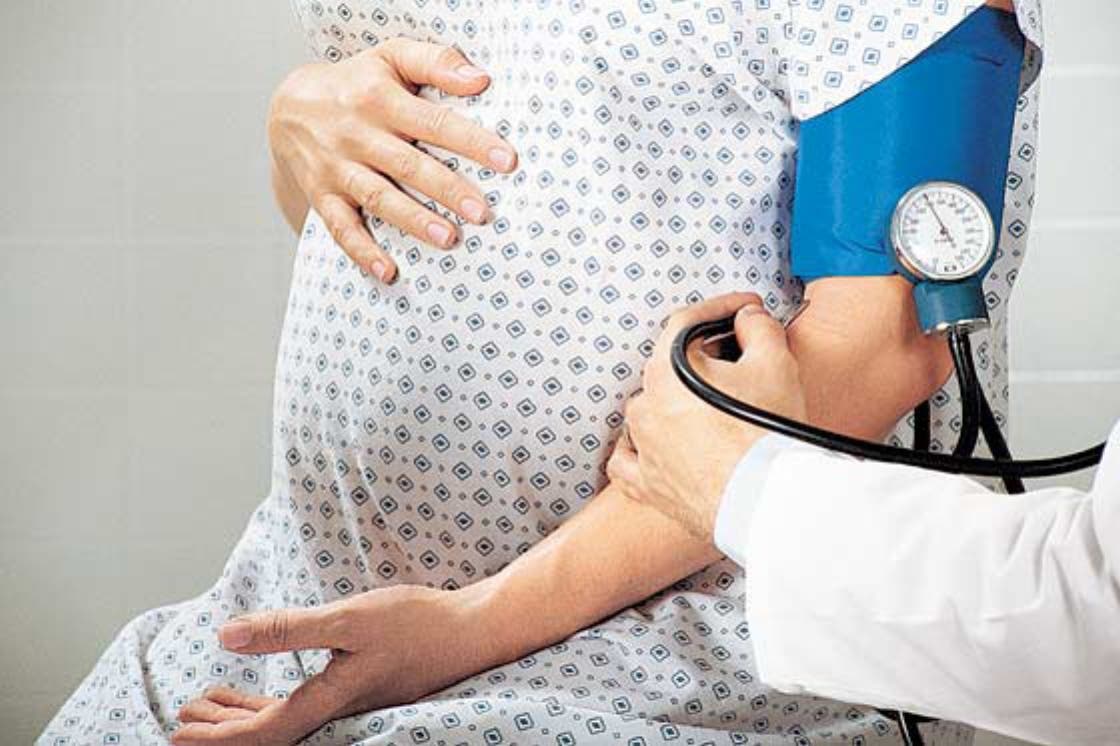 Mortalidad materna de redujo alrededor de 46%, dice el SNS