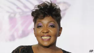 Emiten orden de arresto contra la cantante Anita Baker