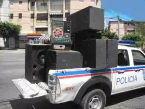 Incautan bocinas y notifican negocios por ruido en Villa Duarte 