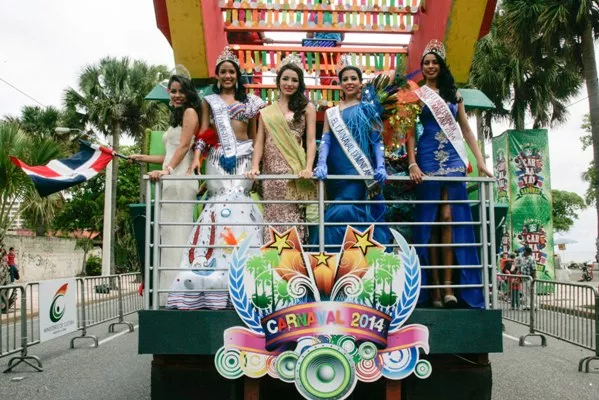 Entusiasmo  y colorido caracterizan Desfile Nacional del Carnaval