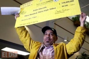 Exnovia de dominicano ganador de la lotería retira demanda