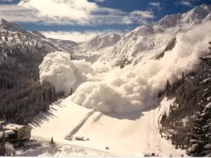 Avalancha mata mujer en Montana, Estados Unidos