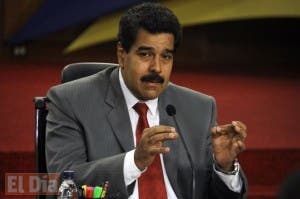 Maduro afirma Samper le entregó carta del Papa a favor del diálogo