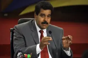 Maduro afirma Samper le entregó carta del Papa a favor del diálogo