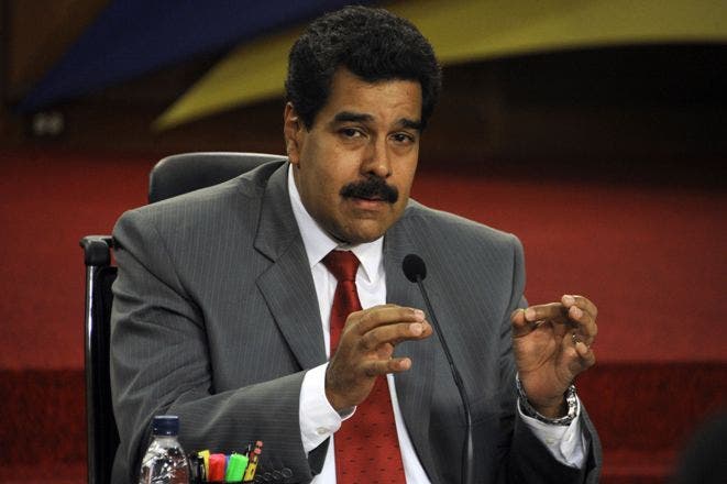 Maduro afirma Samper le entregó carta del Papa a favor del diálogo