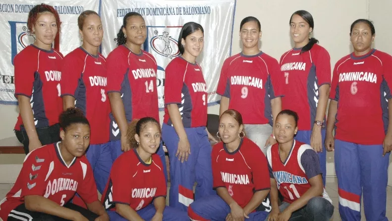 SELECCION FEMENINA DE BALONMANO DE R D (HOY CARLOS ALONZO 10-5-2007)