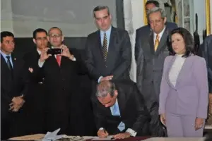 Pacto fue firmado en Palacio y prioriza capacitación maestros