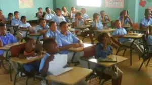 Escuelas públicas darán exámenes hoy