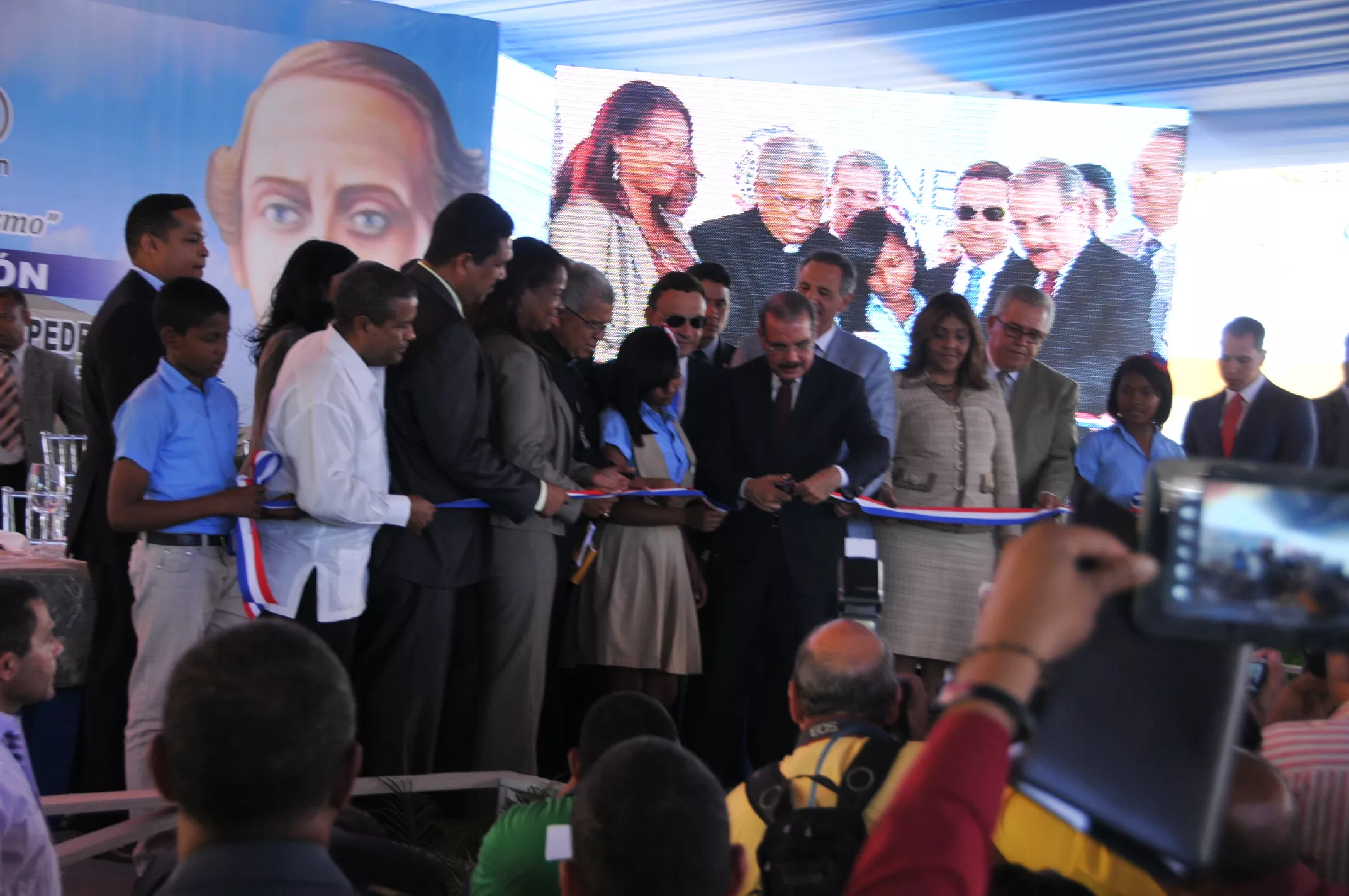 Danilo Medina inaugura cinco escuelas en San Pedro de Macorís 