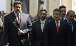 Maduro y oposición acuden a cancillería para reunión preparatoria