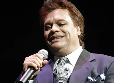 Hospitalizan a Juan Gabriel  por una neumonía 