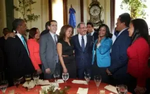 Presidente felicita a los periodistas; dice no permitirá que se quebrante la libertad de expresión