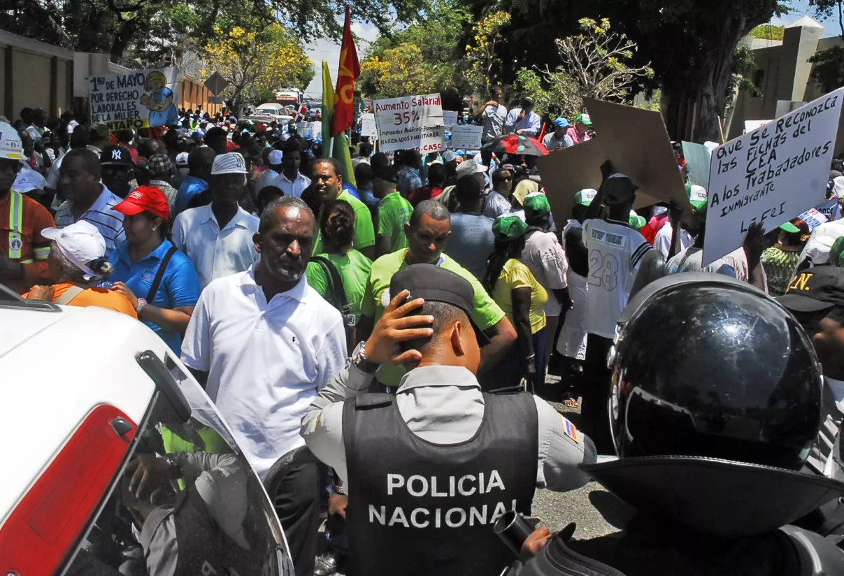 Obreros celebran Día del Trabajo con  protestas