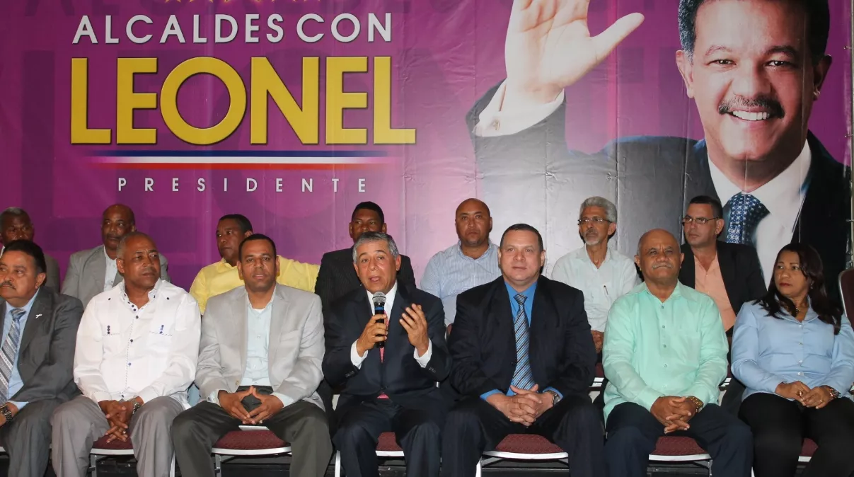 Alcaldes respaldan candidatura Leonel